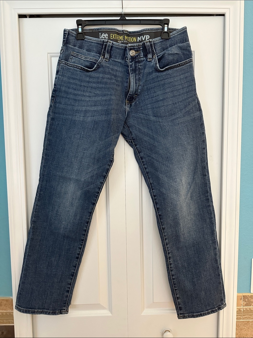 Lee Men’s Relaxed Dark Blue Washed Jeans